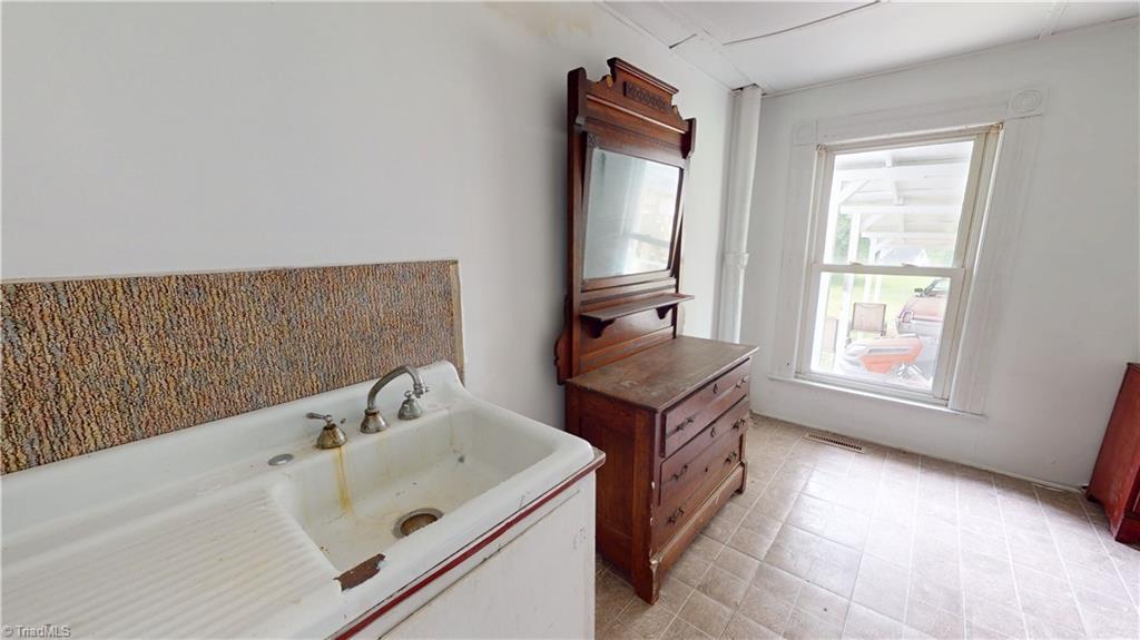 329 Pender Street, Mount Airy, North Carolina image 14