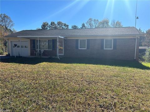 Homes For Sale - 263 Badgett Avenue<br/> Surry County, Mount Airy, NC 27030