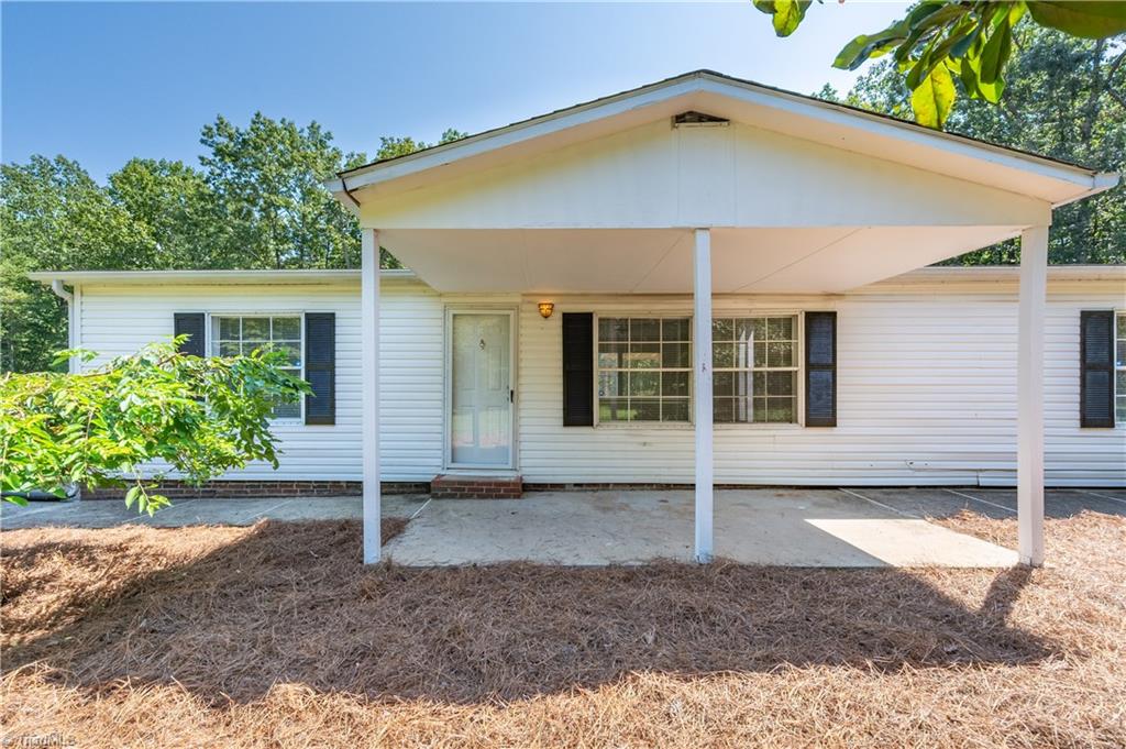 View Mount Airy, NC 27030 mobile home