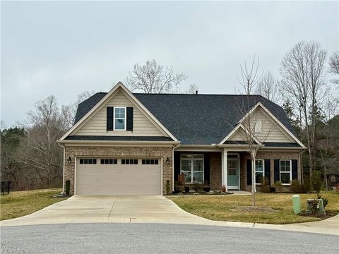 102 Castle Pond Drive Winston-Salem NC 27107