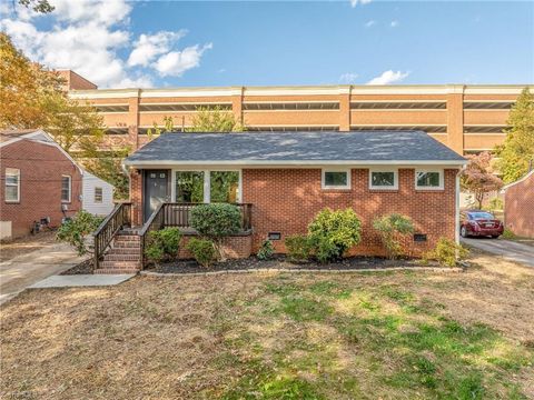 Homes For Sale - 837 Willow Place<br/> High Point, NC 27260