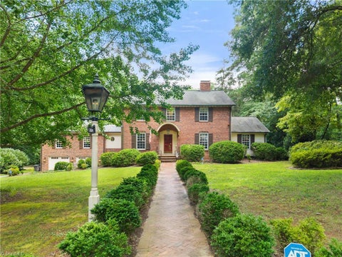 Homes For Sale - 2864 Fairmont Road<br/> Winston-Salem, NC 27106