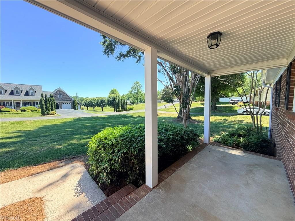 Photo of 3216 Country View Road, Jonesville, NC 28642 (MLS # 1218880)