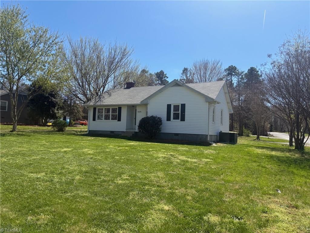 Photo of 1075 US Highway 64 W, Mocksville, NC 27028 (MLS # 1214092)