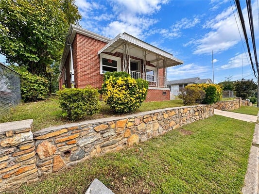 2325 BOOKER ST, WINSTON SALEM, NC 27105 - Image a28ef0d7b11a3b2d1a24eaa2ccec3c57/1894750833