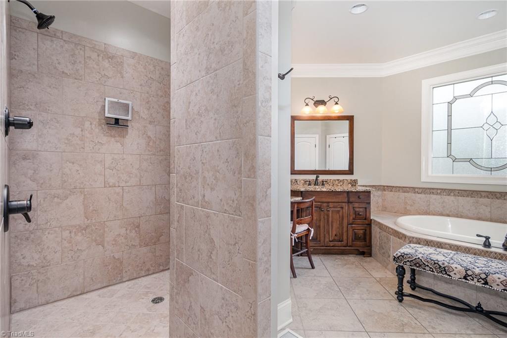 8140 Zinfandel Drive, Kernersville, North Carolina image 19