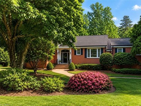 Homes For Sale - 5503 Currituck Place<br/> Greensboro, NC 27407