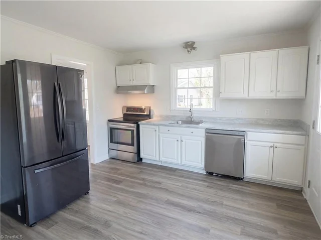1495 Peace Haven Road, photo 5 of 18