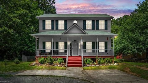 Homes For Sale - 701 Diana Drive<br/> Thomasville, NC 27360
