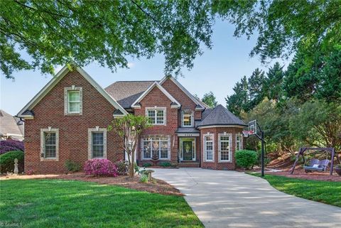 Homes For Sale - 2304 Faircloth Way<br/> High Point, NC 27265