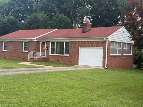 Homes For Sale - 100 Kirk Road<br/> Greensboro, NC 27455