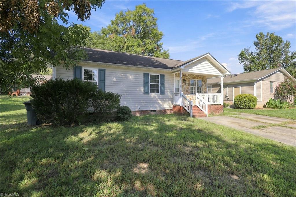 Photo of 1402 Brown Boulevard, Greensboro, NC 27401 (MLS # 1237184)