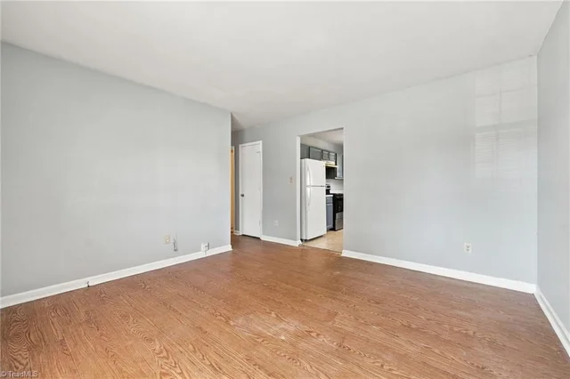 1402 Brown Boulevard, photo 5 of 27
