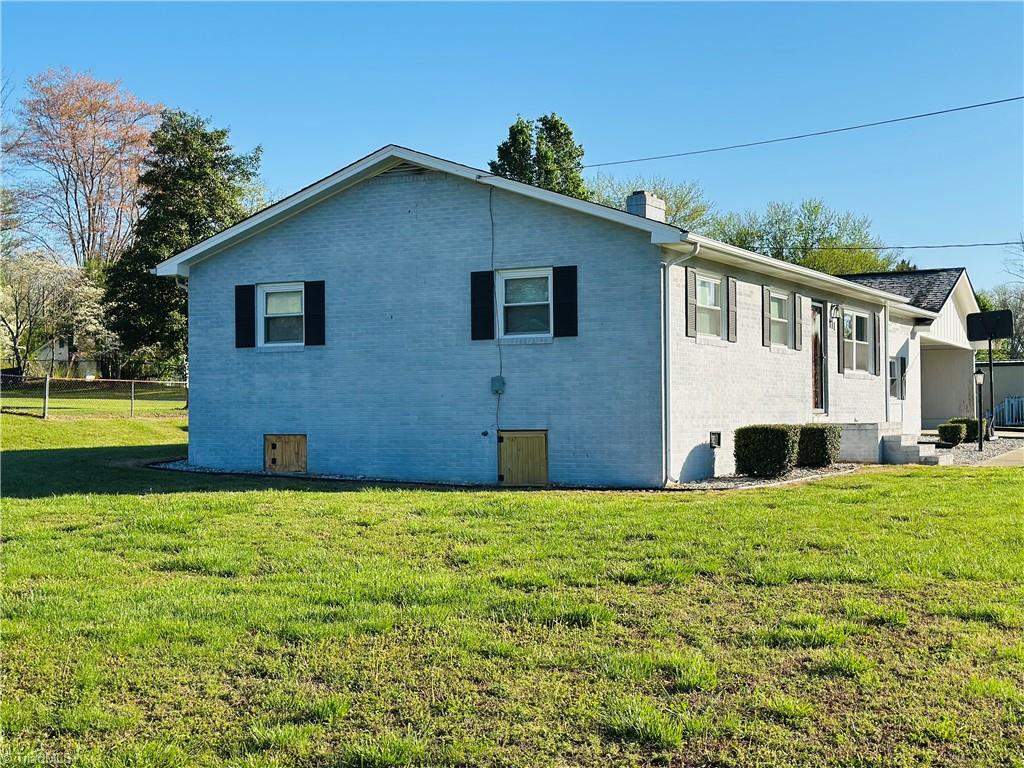 111 Vine Street, Mount Airy, North Carolina image 32