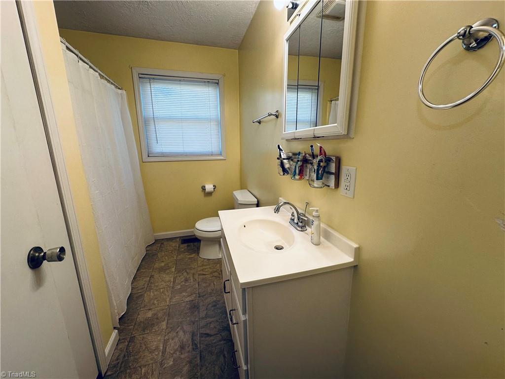 111 Vine Street, Mount Airy, North Carolina image 25