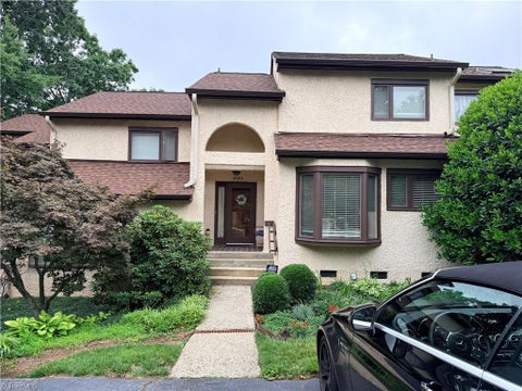 Townhouse For Sale - 1939 Eastchester Drive #B<br/> High Point, NC 27265