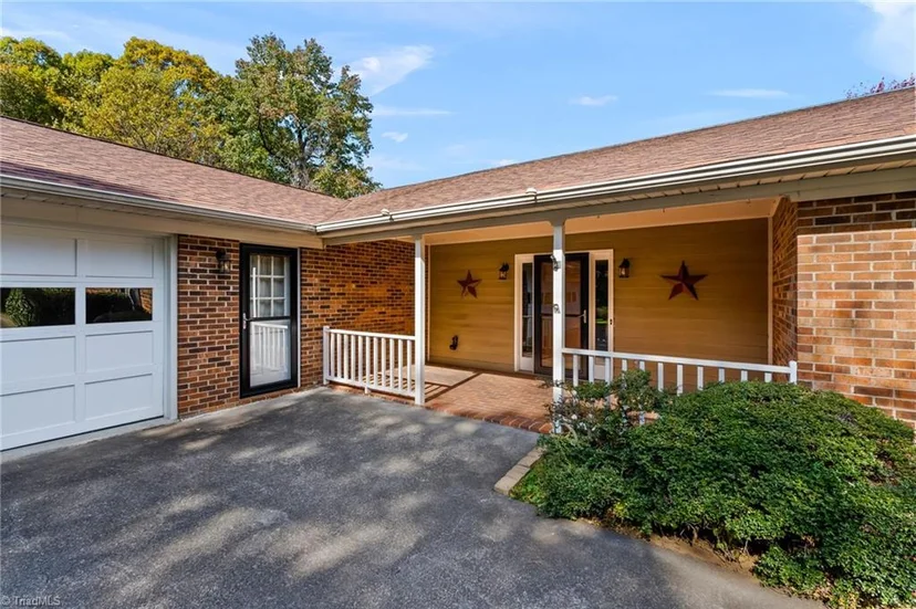104 Rockford Court, photo 1 of 38