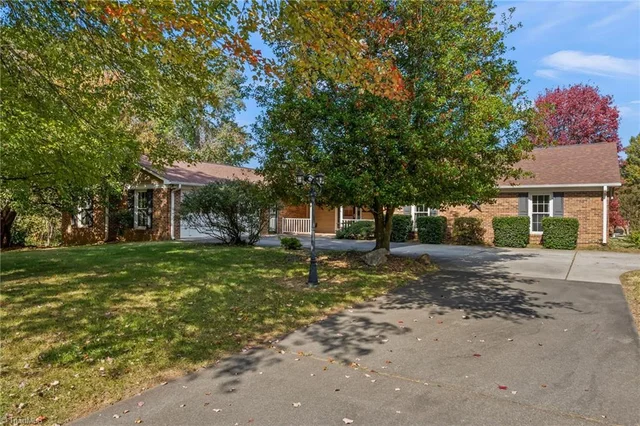 104 Rockford Court, photo 2 of 38