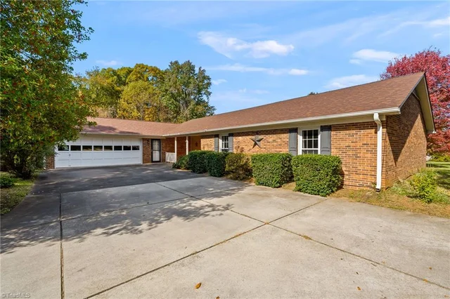 104 Rockford Court, photo 4 of 38
