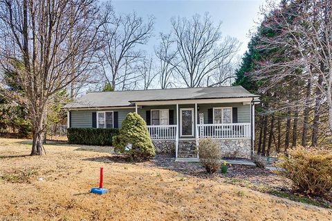 Homes For Sale - 302 Trollinger Street<br/> Randolph County, Randleman, NC 27317