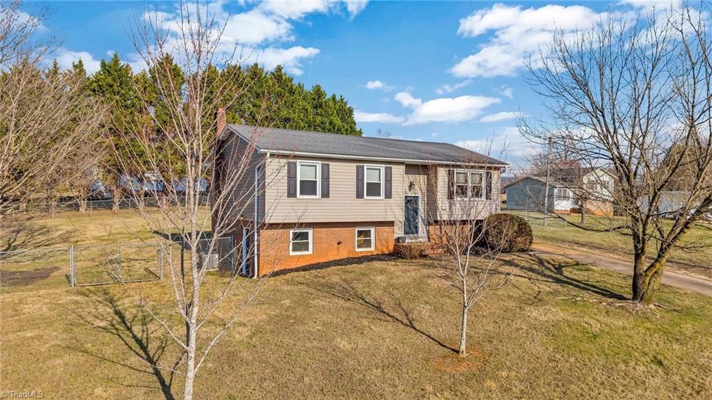 Photo of 166 Lynnewood Drive, Mount Airy, NC 27030 (MLS # 1211450)