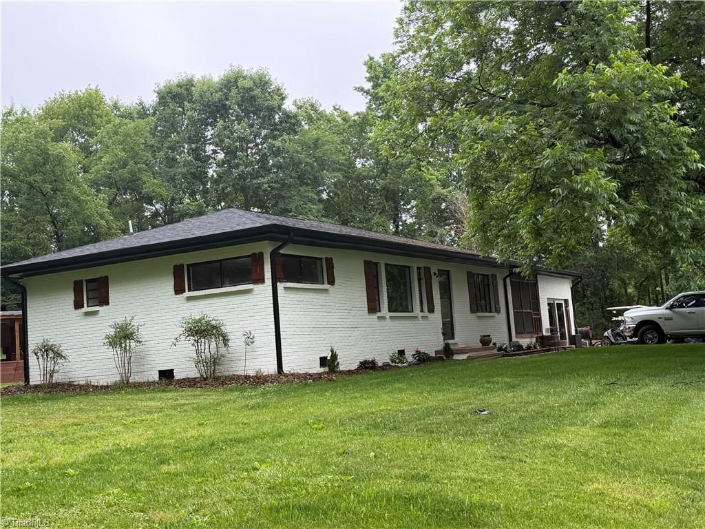 Photo of 2197 Blackberry Road, Thomasville, NC 27360 (MLS # 1220157)