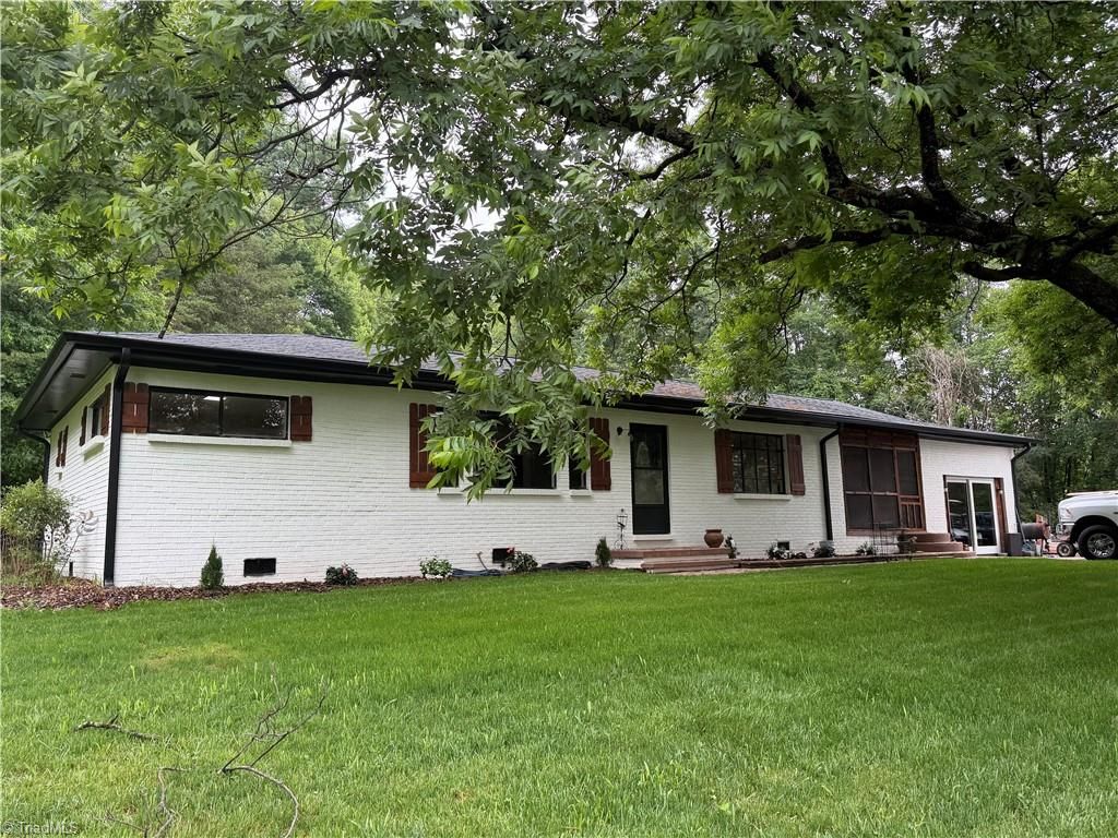 Photo of 2197 Blackberry Road, Thomasville, NC 27360 (MLS # 1220157)