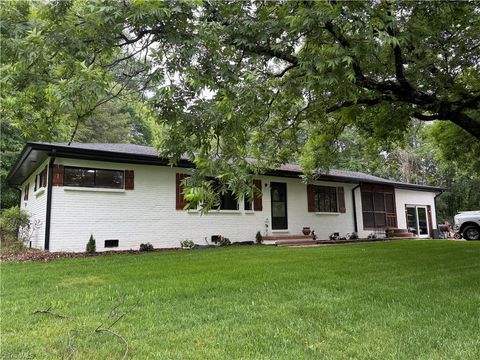 Homes For Sale - 2197 Blackberry Road<br/> Thomasville, NC 27360