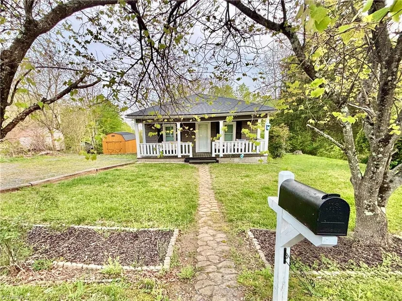 1072 Grassy Knob Road, photo 1 of 19