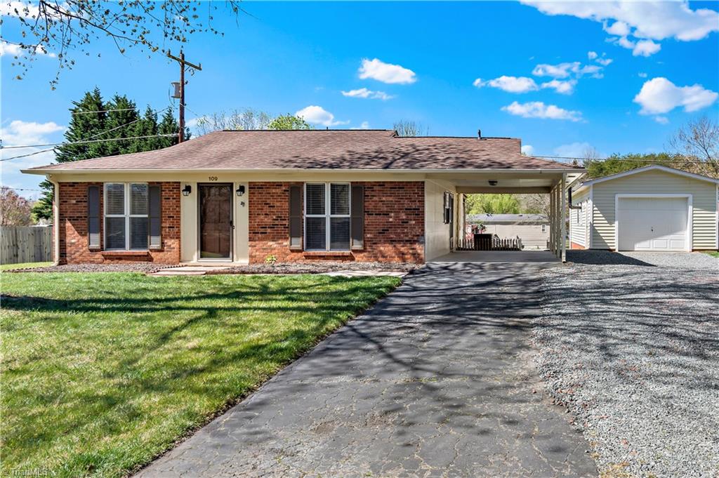 109 Ravenwood Court, King, North Carolina image 2