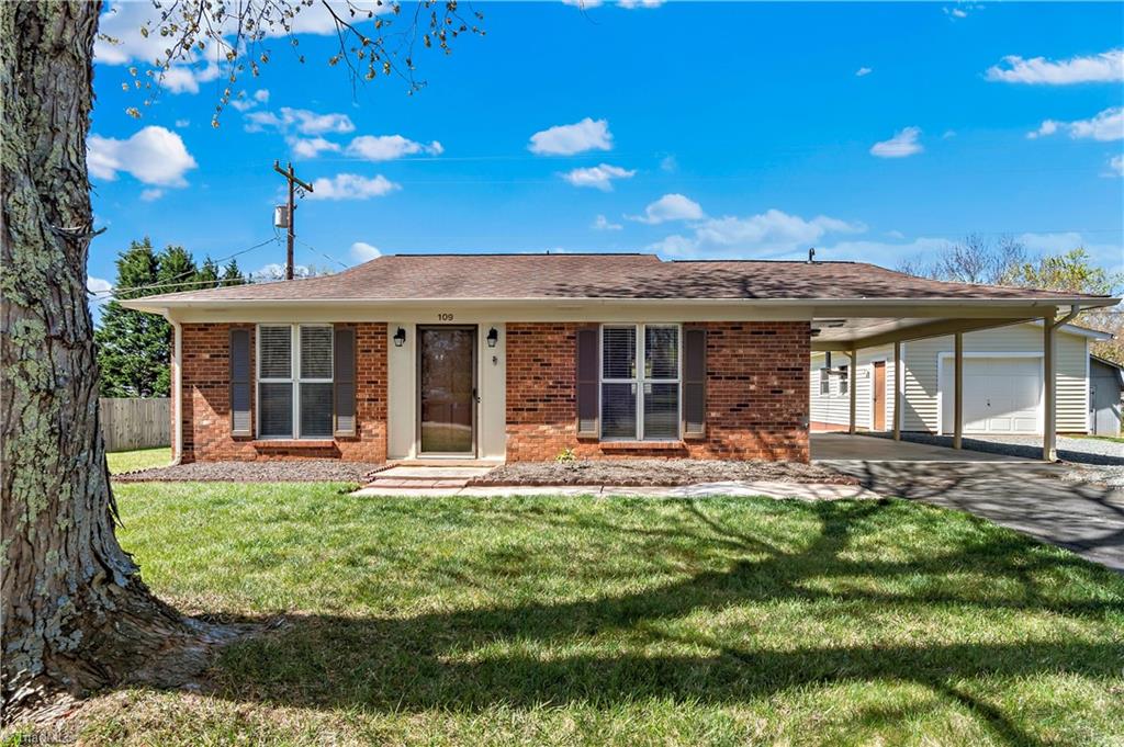 109 Ravenwood Court, King, North Carolina image 1