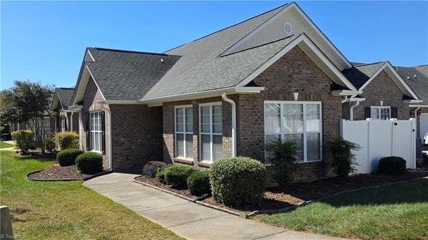2427 CROSS VINE LN, WINSTON SALEM, NC 27103 - Image a3c9cb4b546d044b44796b3d593c7bdc/415216103