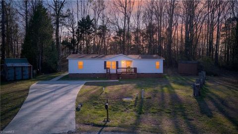 Mobile Home For Sale - 1202 Red Sunset Place<br/> Siler City, NC 27344