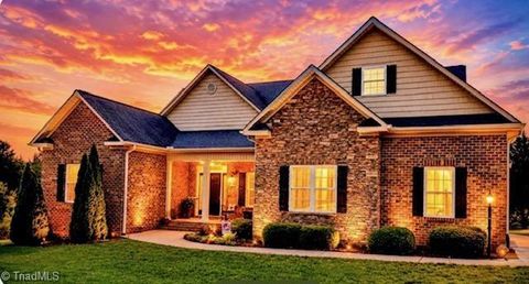 Homes For Sale - 501 Scott Farm Road<br/> Davidson County, Clemmons, NC 27012