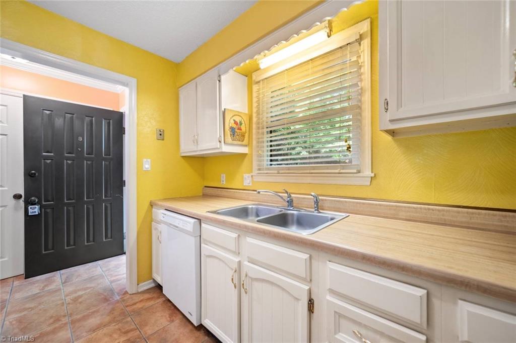 Winston-Salem, North Carolina 27104, United States, 2 Bedrooms Bedrooms, ,3 BathroomsBathrooms,Residential,Active,178426