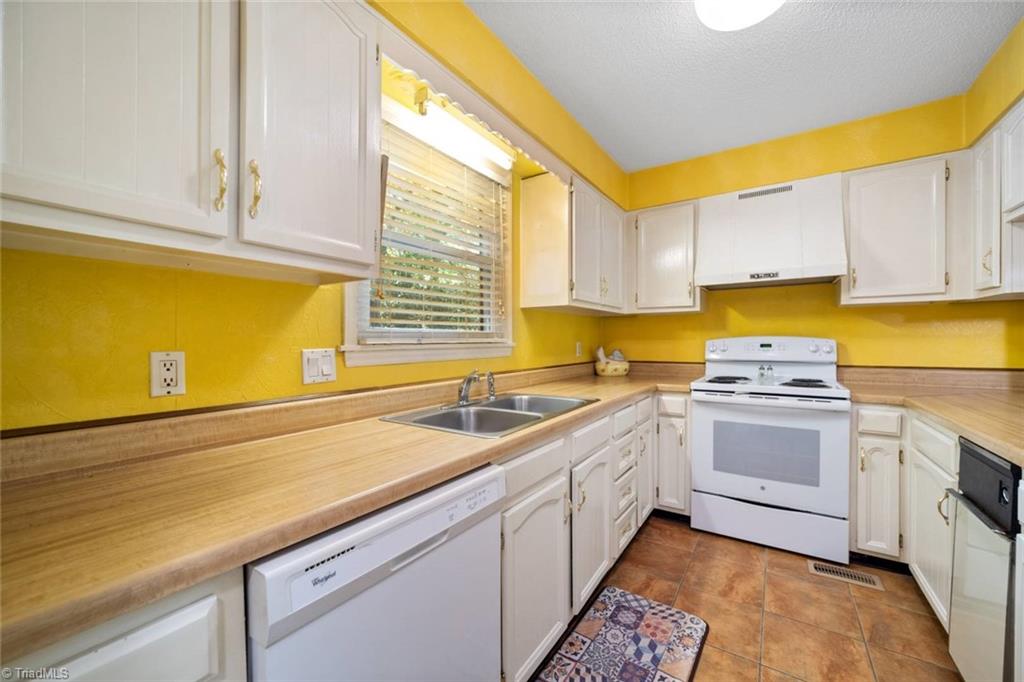 Winston-Salem, North Carolina 27104, United States, 2 Bedrooms Bedrooms, ,3 BathroomsBathrooms,Residential,Active,178426