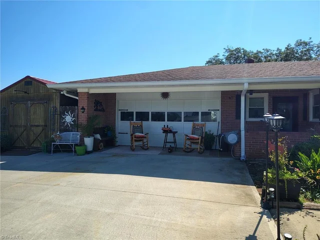 727 Cody Trail, photo 3 of 20