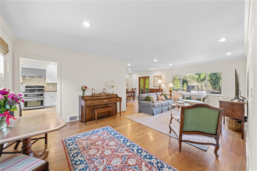 Winston-Salem, North Carolina 27106, United States, 4 Bedrooms Bedrooms, ,4 BathroomsBathrooms,Residential,Pending,89516