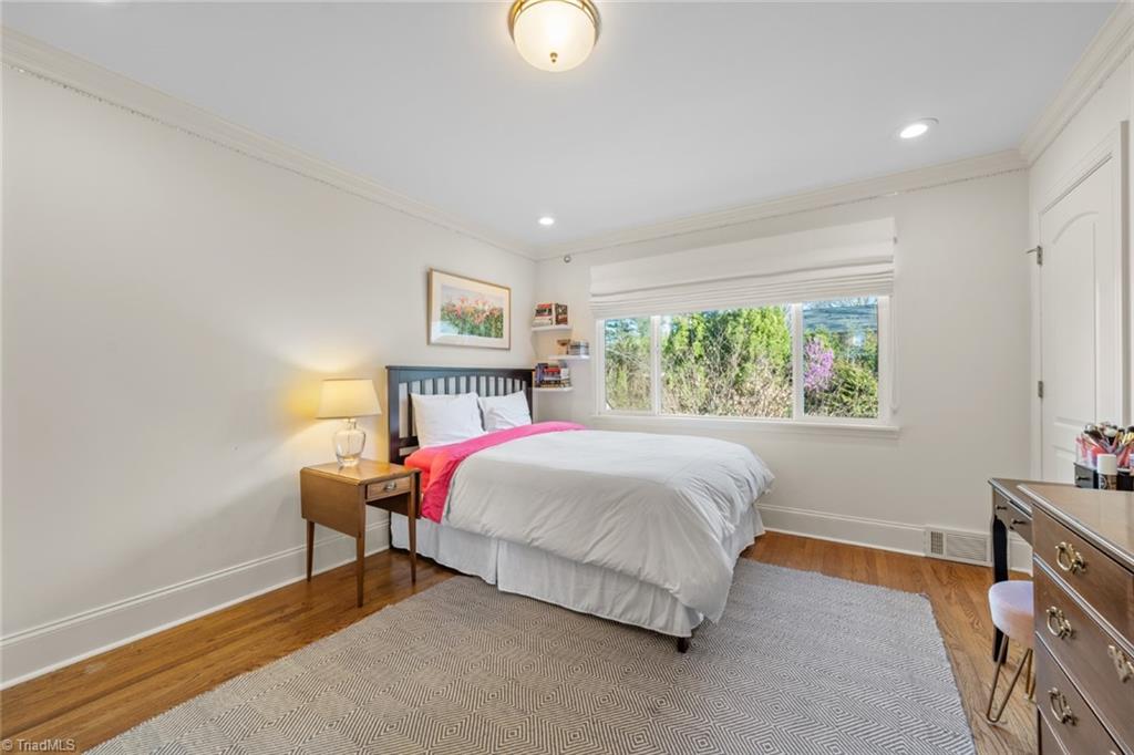 Winston-Salem, North Carolina 27106, United States, 4 Bedrooms Bedrooms, ,4 BathroomsBathrooms,Residential,Pending,89516