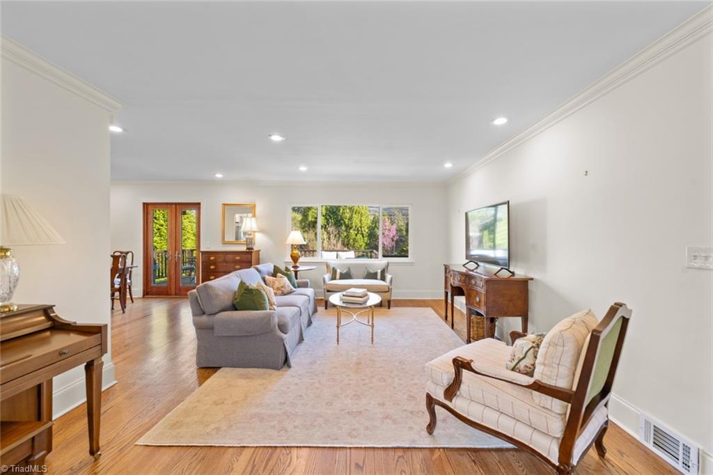 Winston-Salem, North Carolina 27106, United States, 4 Bedrooms Bedrooms, ,4 BathroomsBathrooms,Residential,Pending,89516