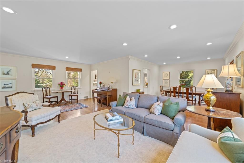 Winston-Salem, North Carolina 27106, United States, 4 Bedrooms Bedrooms, ,4 BathroomsBathrooms,Residential,Pending,89516