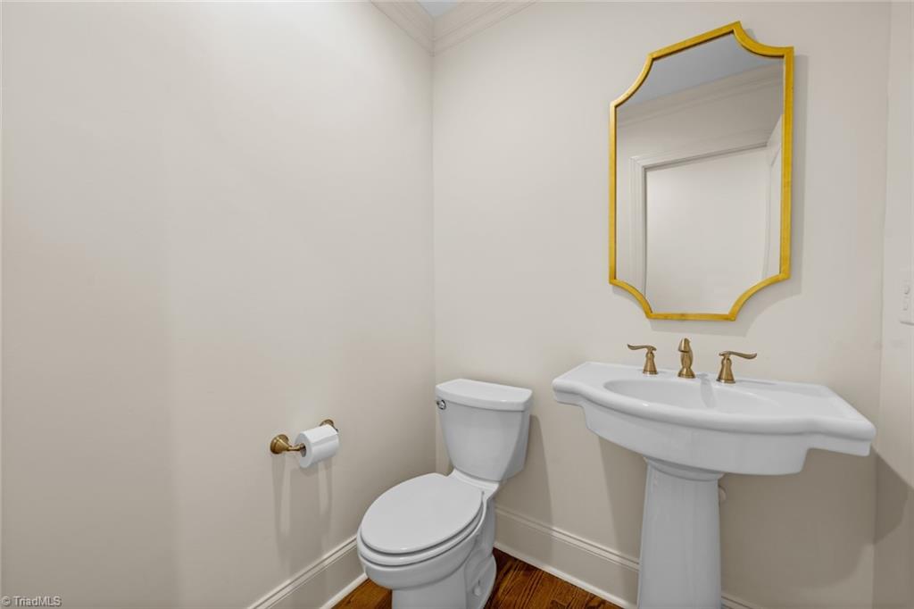 Winston-Salem, North Carolina 27106, United States, 4 Bedrooms Bedrooms, ,4 BathroomsBathrooms,Residential,Pending,89516