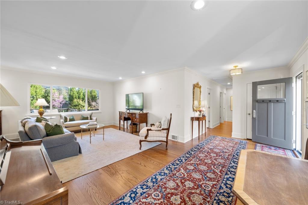 Winston-Salem, North Carolina 27106, United States, 4 Bedrooms Bedrooms, ,4 BathroomsBathrooms,Residential,Pending,89516