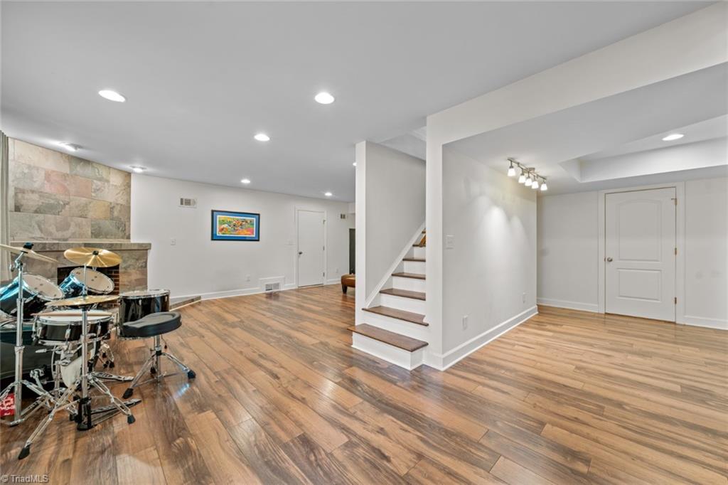 Winston-Salem, North Carolina 27106, United States, 4 Bedrooms Bedrooms, ,4 BathroomsBathrooms,Residential,Pending,89516