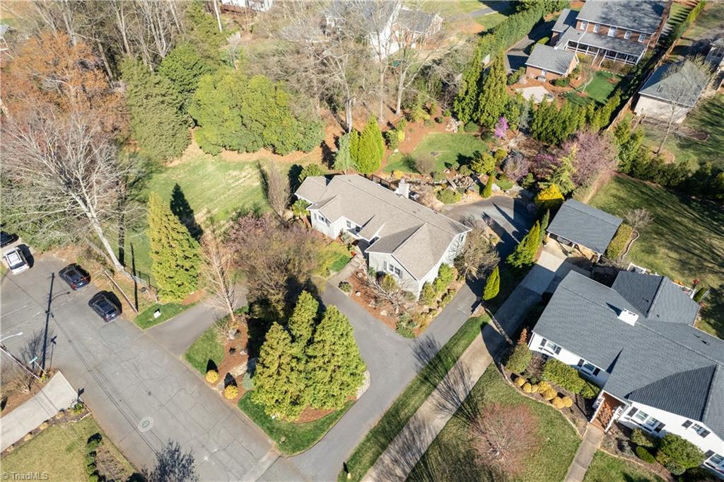 Winston-Salem, North Carolina 27106, United States, 4 Bedrooms Bedrooms, ,4 BathroomsBathrooms,Residential,Pending,89516