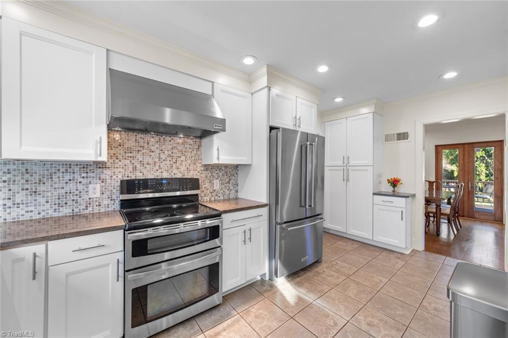 Winston-Salem, North Carolina 27106, United States, 4 Bedrooms Bedrooms, ,4 BathroomsBathrooms,Residential,Pending,89516