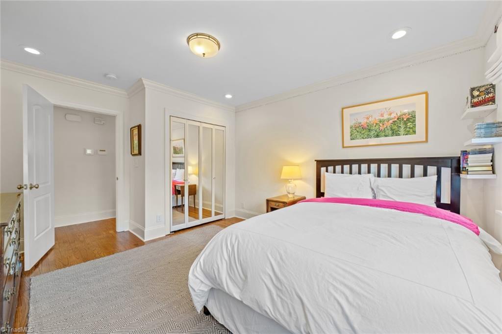 Winston-Salem, North Carolina 27106, United States, 4 Bedrooms Bedrooms, ,4 BathroomsBathrooms,Residential,Pending,89516