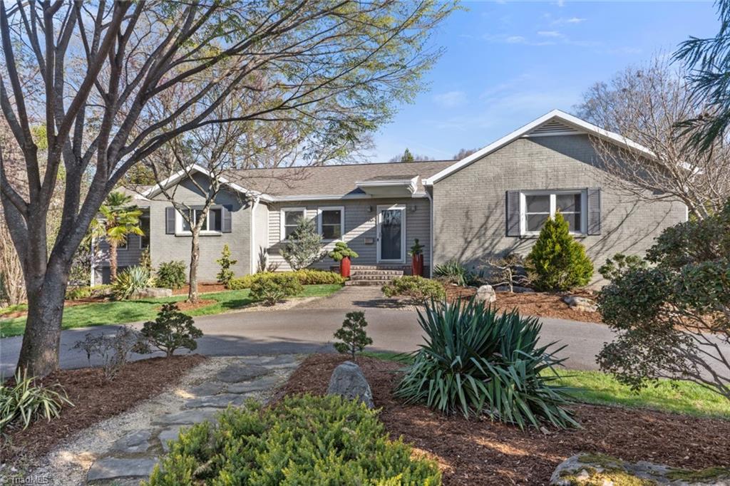 Winston-Salem, North Carolina 27106, United States, 4 Bedrooms Bedrooms, ,4 BathroomsBathrooms,Residential,Pending,89516