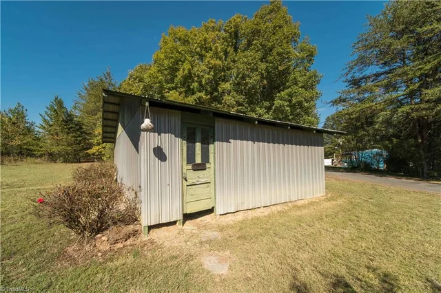 1015 Booth Street, photo 3 of 19