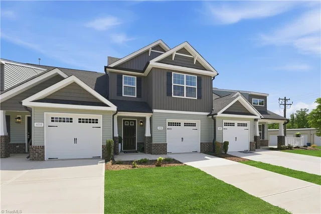 905 Bear Oak Circle, photo 3 of 35